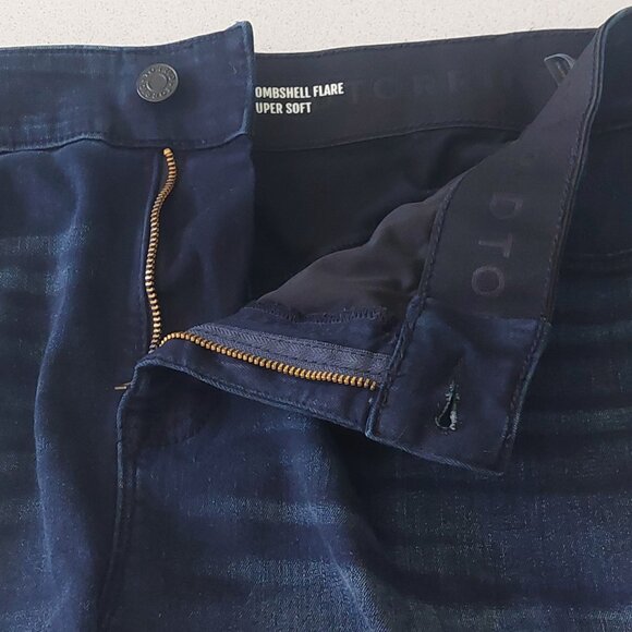 Torrid Dark Wash Bombshell Flare Super Soft High Rise Jeans Women's Size 26T - Picture 7 of 16